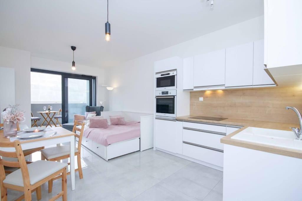 Apartment In Bratislava With Free Parking Exteriör bild