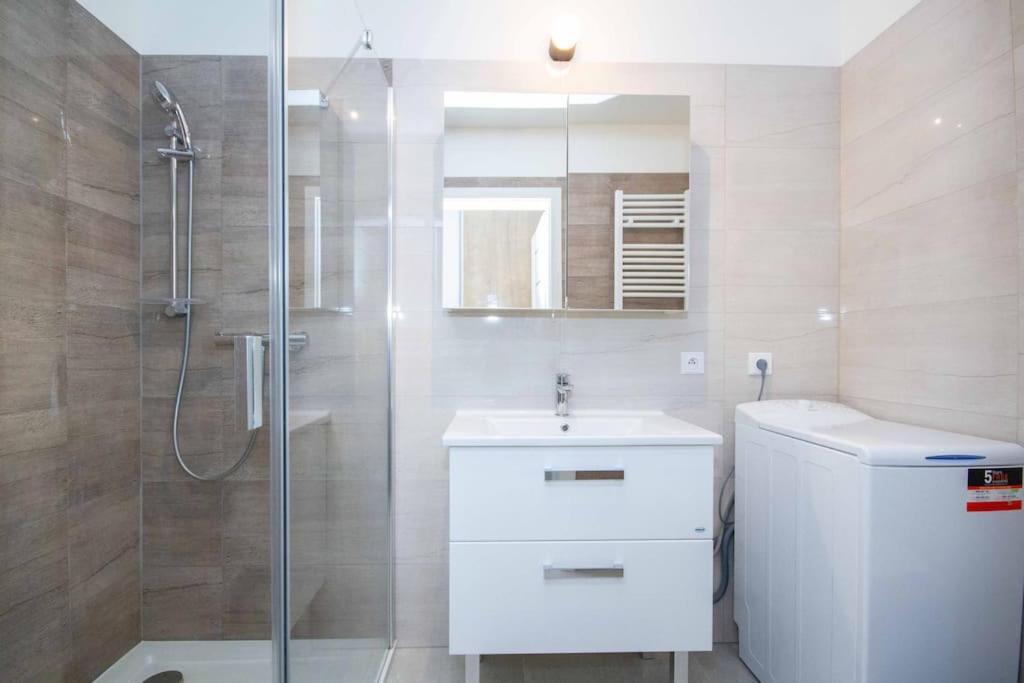 Apartment In Bratislava With Free Parking Exteriör bild