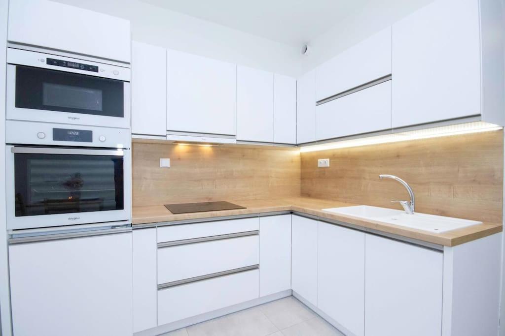 Apartment In Bratislava With Free Parking Exteriör bild